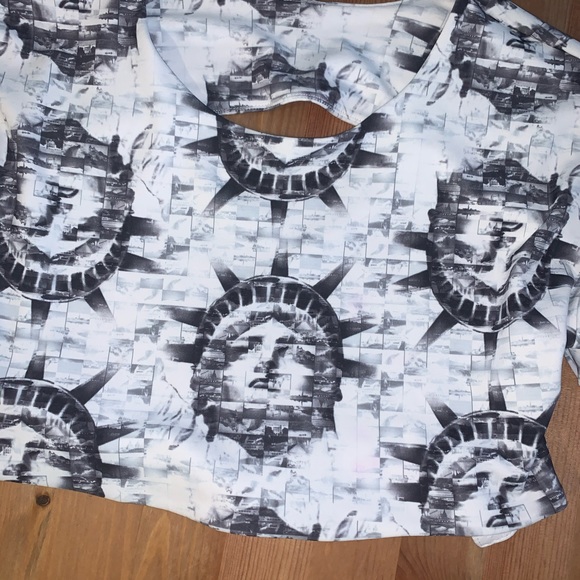 Geebin Flores Statue of Liberty Leather crop top open back - Picture 2 of 6